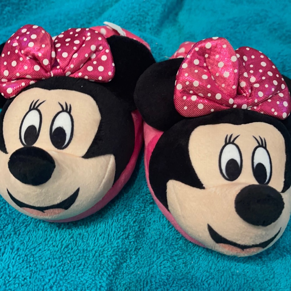 Cute Minnie mouse Kids house shoes new with tags